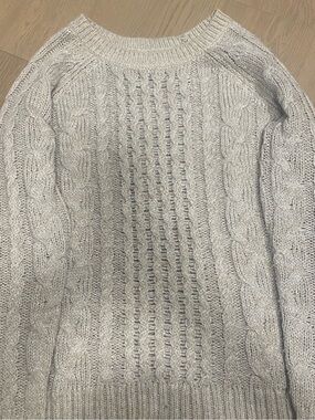 American Eagle Cozy Light Gray Cable Knit Sweater Womens